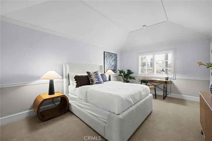 4 Huntington Court, Newport Beach, California 92660