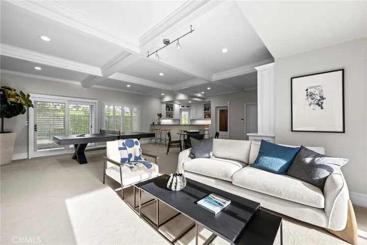 4 Huntington Court, Newport Beach, California 92660