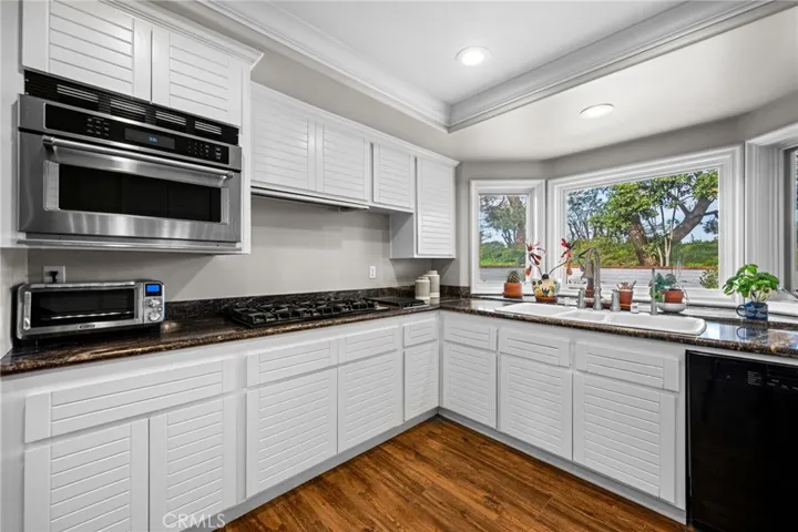 4 Huntington Court, Newport Beach, California 92660