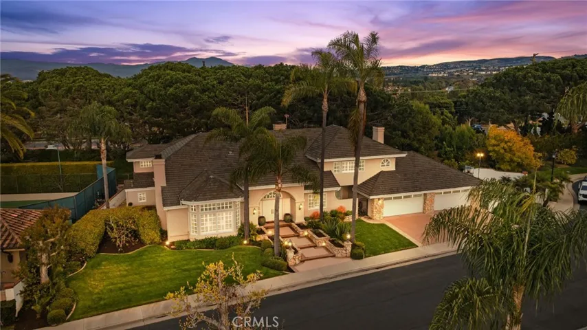 4 Huntington Court, Newport Beach, California 92660