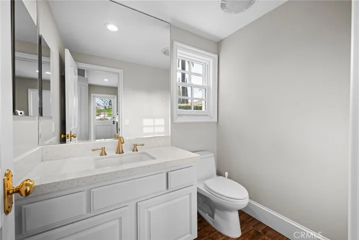 4 Huntington Court, Newport Beach, California 92660
