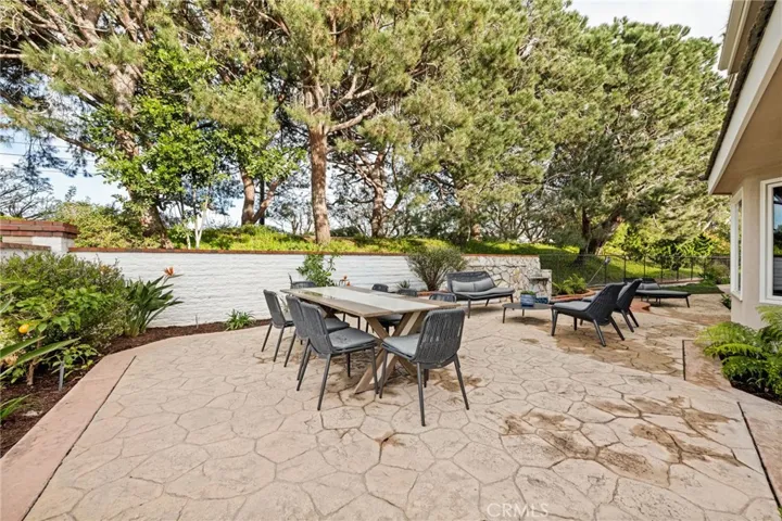 4 Huntington Court, Newport Beach, California 92660