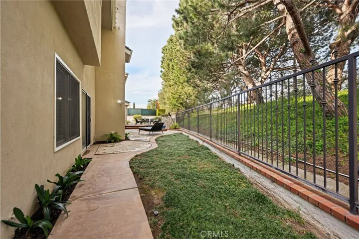 4 Huntington Court, Newport Beach, California 92660