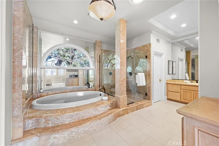 4 Huntington Court, Newport Beach, California 92660