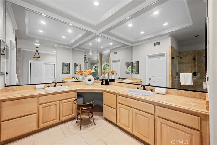 4 Huntington Court, Newport Beach, California 92660