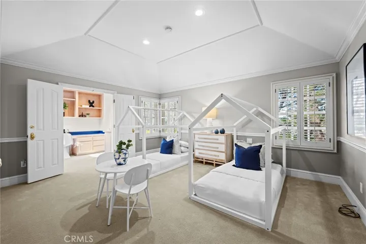 4 Huntington Court, Newport Beach, California 92660