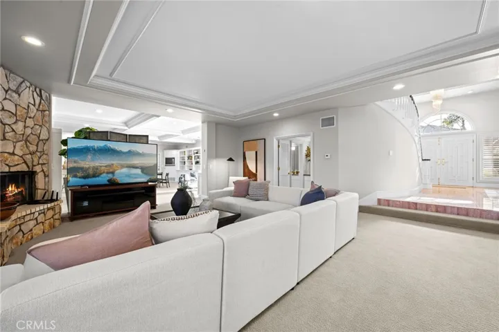 4 Huntington Court, Newport Beach, California 92660