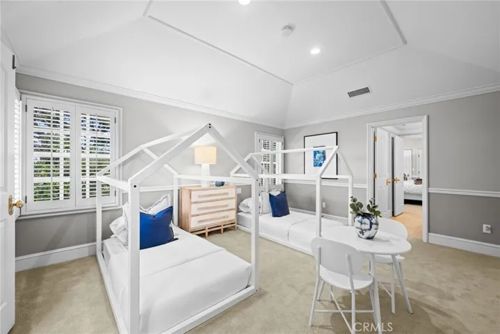 4 Huntington Court, Newport Beach, California 92660