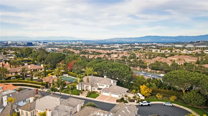 4 Huntington Court, Newport Beach, California 92660