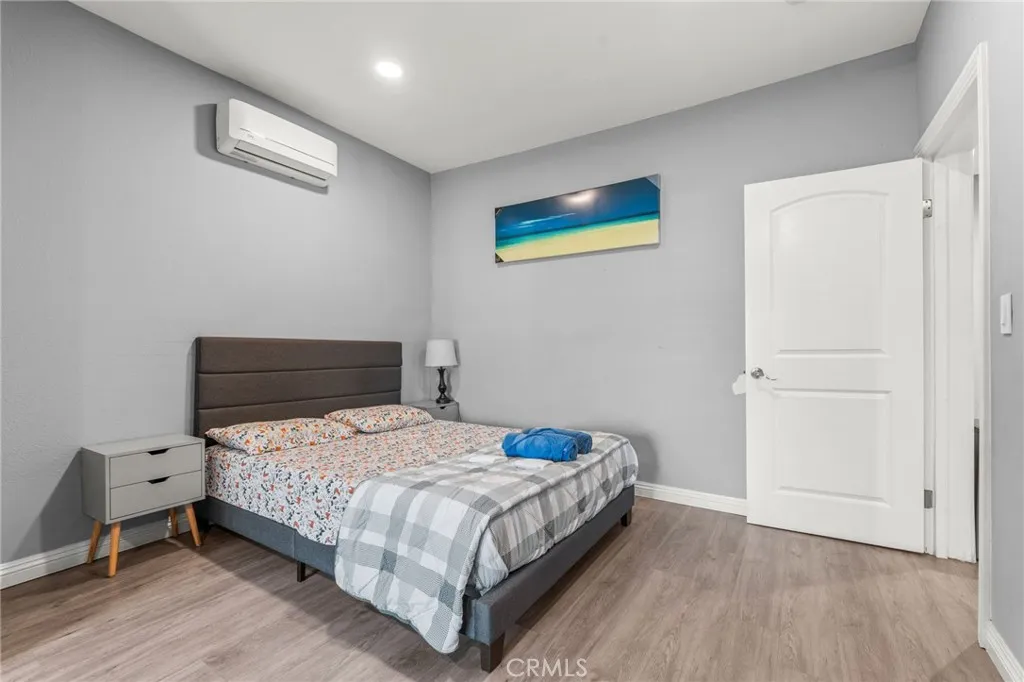 2040 Kilson Drive, Santa Ana, California 92707 home-pic-22