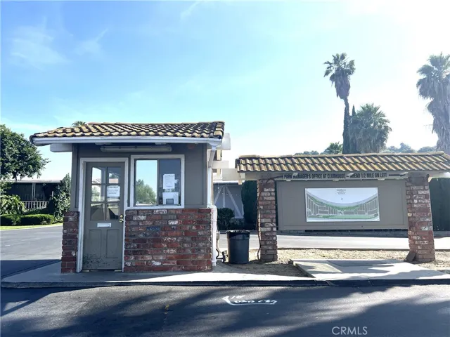 Guard gate upon entrance