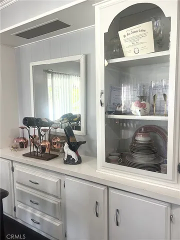 Built-ins in dining area
