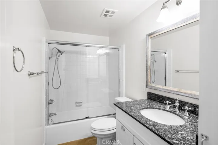 Secondary bathroom.