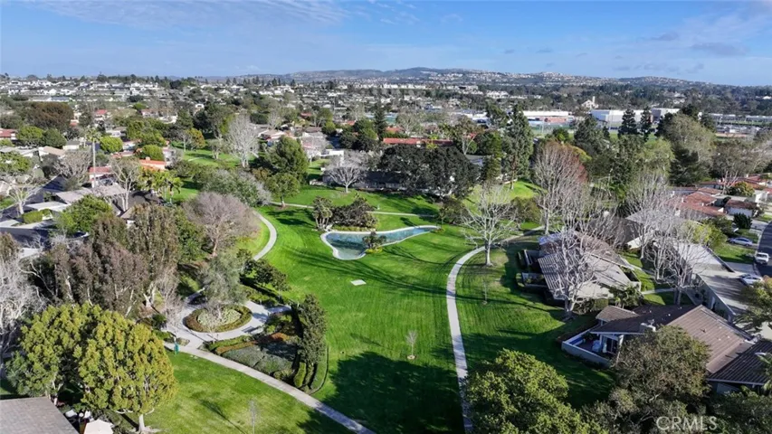 Lush greenbelts to enjoy.