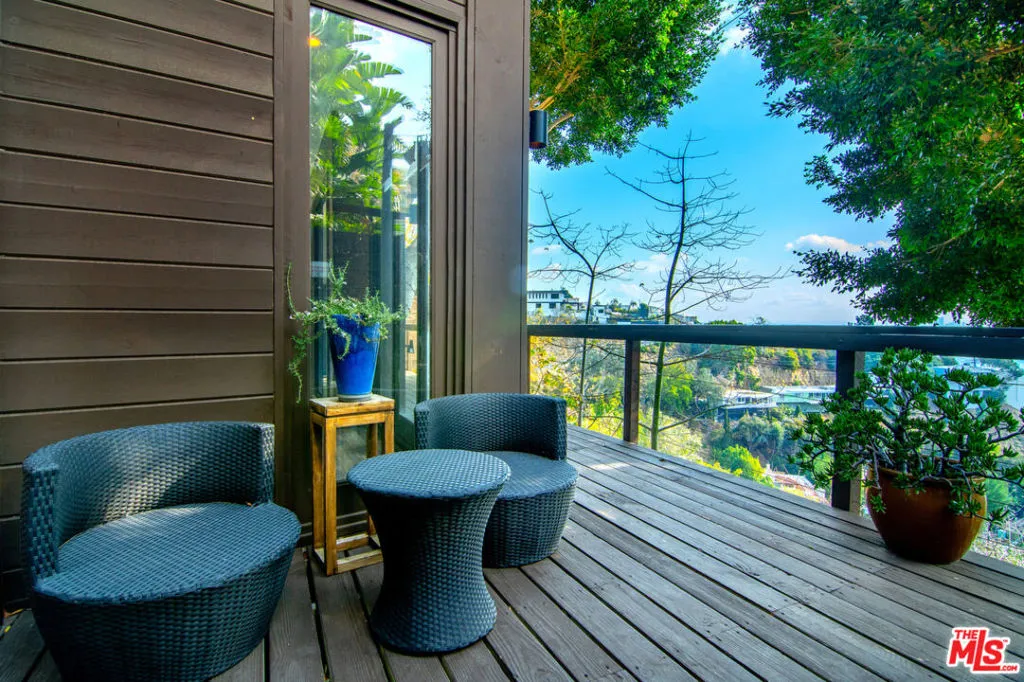 1654 Mountcrest Avenue, Los Angeles, California 90069 home-pic-28