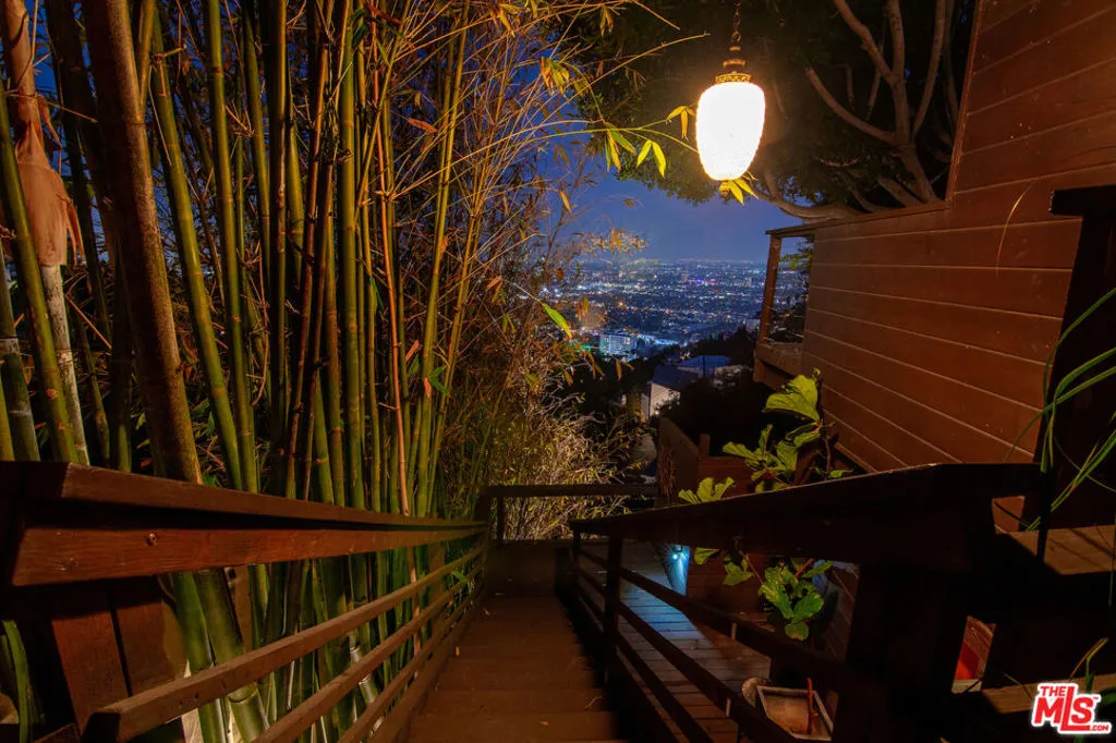 1654 Mountcrest Avenue, Los Angeles, California 90069 home-pic-18