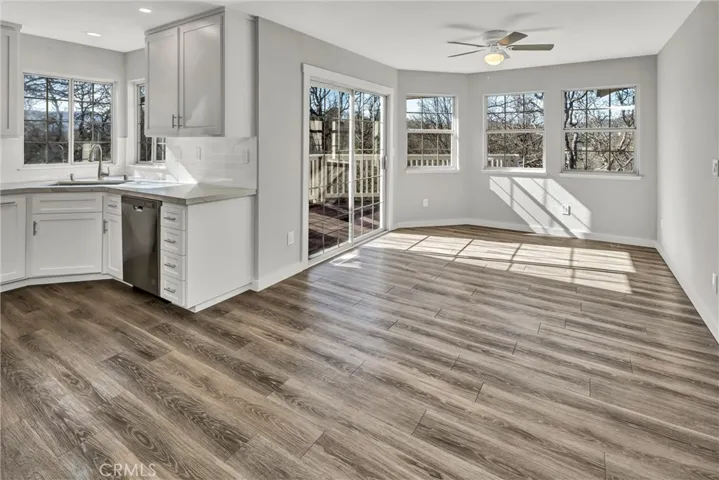 Beautiful dining area, with access to the great outdoors.