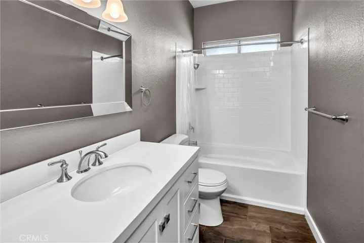 Bathroom separates two bedrooms