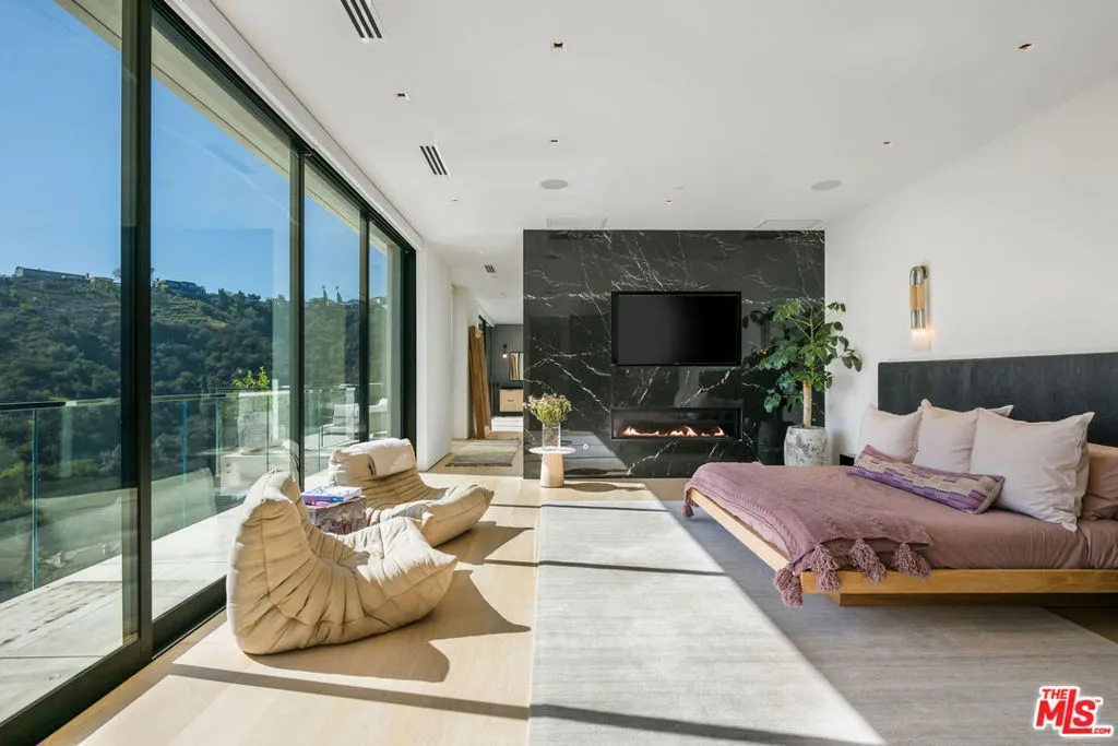 1037 Stradella Road, Los Angeles, California 90077 home-pic-21