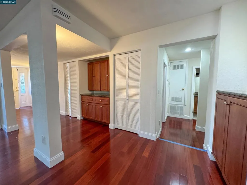 404 Coral Reef Rd, Alameda, California 94501 home-pic-2