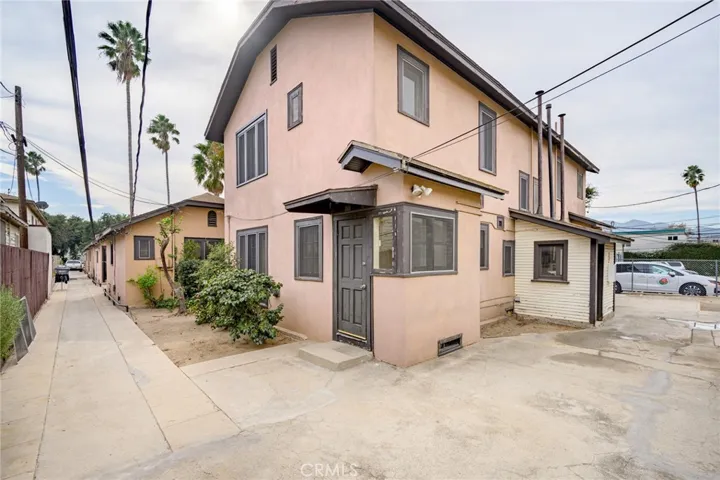 415 Riverdale Drive, Glendale, California 91204