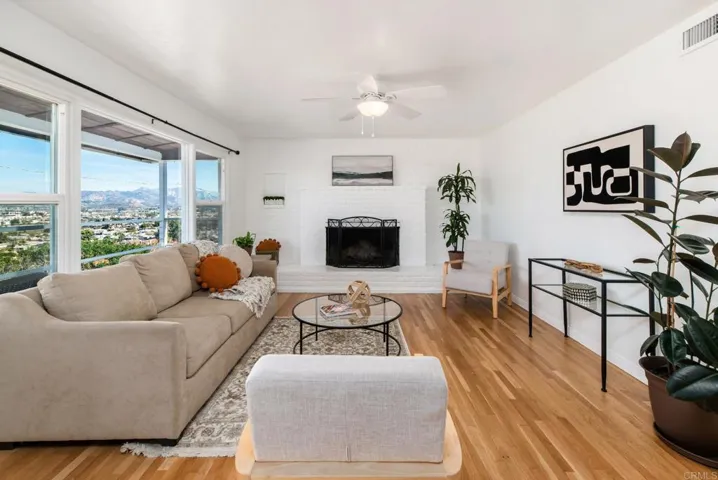 8516 Ellsworth Lane, Santee, California 92071
