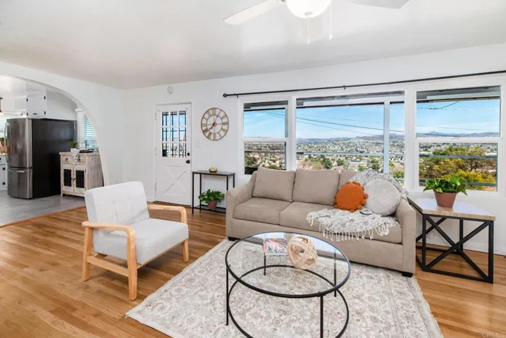 8516 Ellsworth Lane, Santee, California 92071