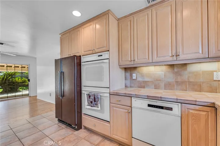 22216 Kittridge Street, Woodland Hills, California 91303