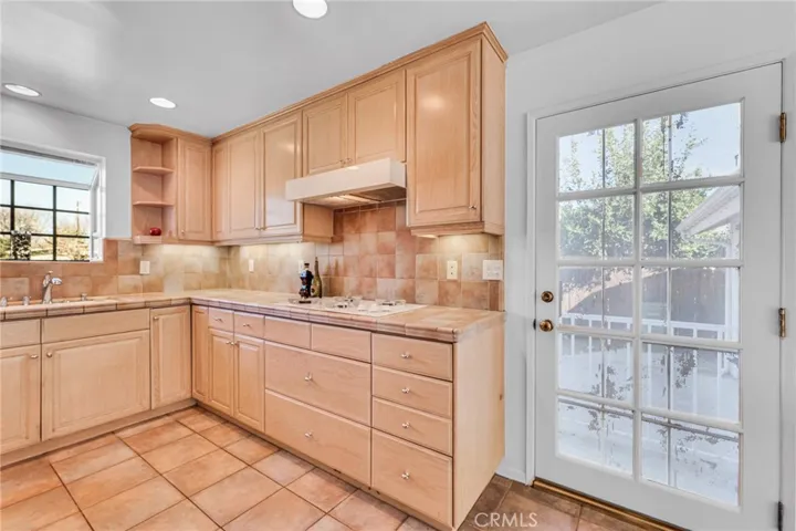 22216 Kittridge Street, Woodland Hills, California 91303