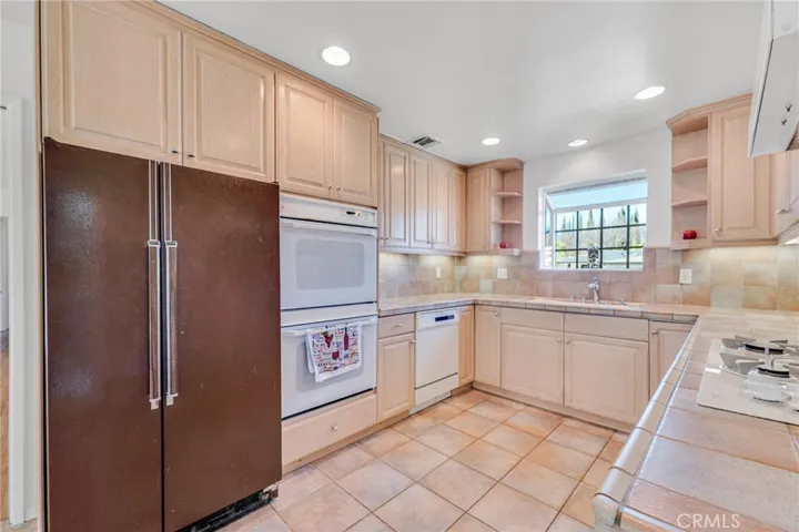 22216 Kittridge Street, Woodland Hills, California 91303