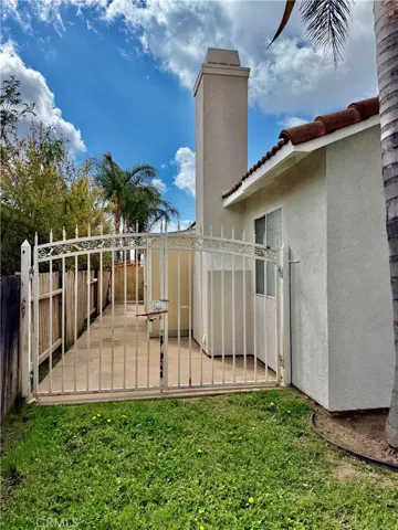 Side Gate Left Side