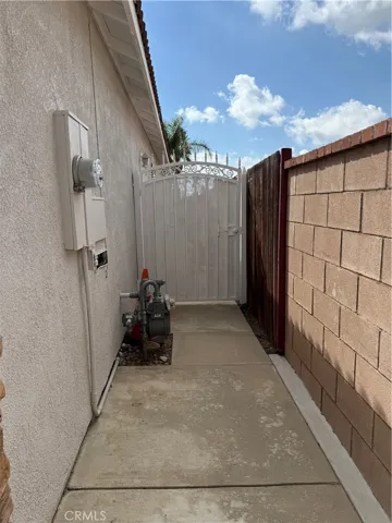 Side Gate - Right Side