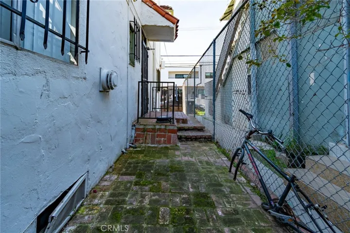 4567 Pickford Street, Los Angeles, California 90019
