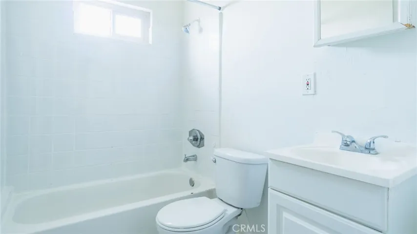 4567 Pickford Street, Los Angeles, California 90019