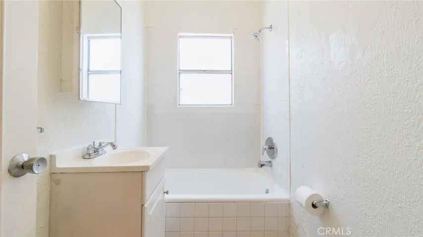 4567 Pickford Street, Los Angeles, California 90019