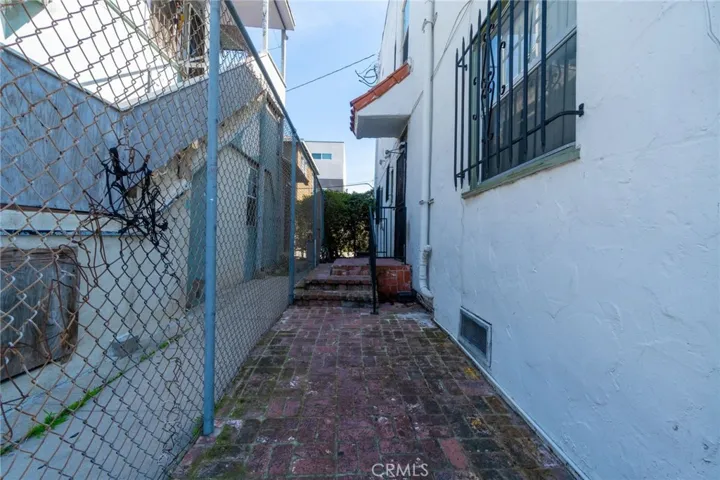 4567 Pickford Street, Los Angeles, California 90019