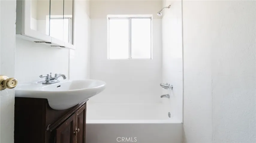 4567 Pickford Street, Los Angeles, California 90019