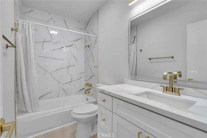 9584 Via Bernardo, Burbank, California 91504