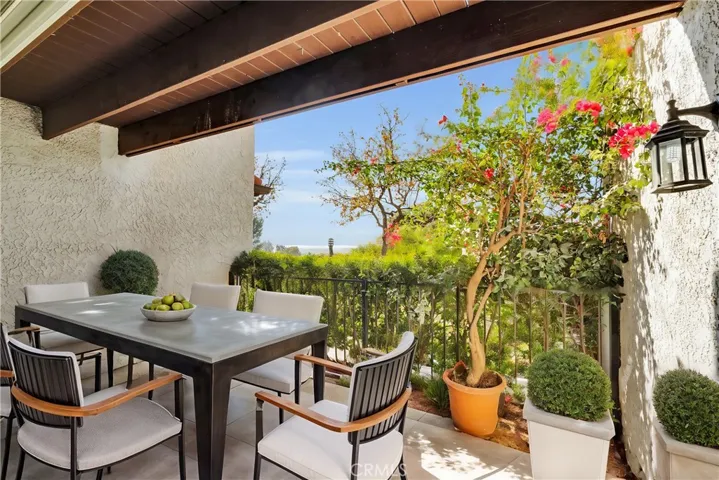9584 Via Bernardo, Burbank, California 91504