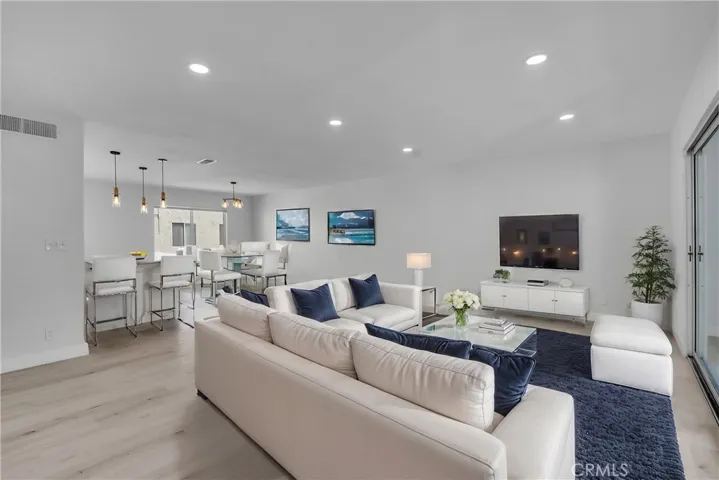9584 Via Bernardo, Burbank, California 91504