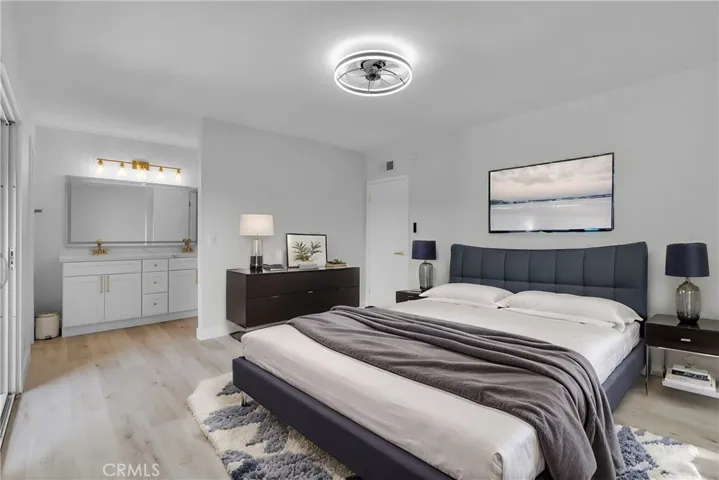 9584 Via Bernardo, Burbank, California 91504