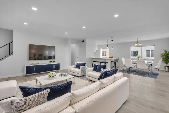 9584 Via Bernardo, Burbank, California 91504