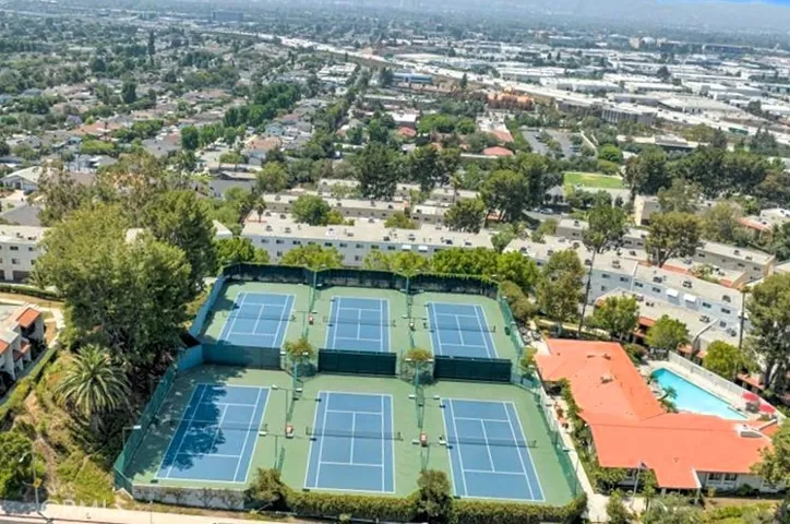 9584 Via Bernardo, Burbank, California 91504