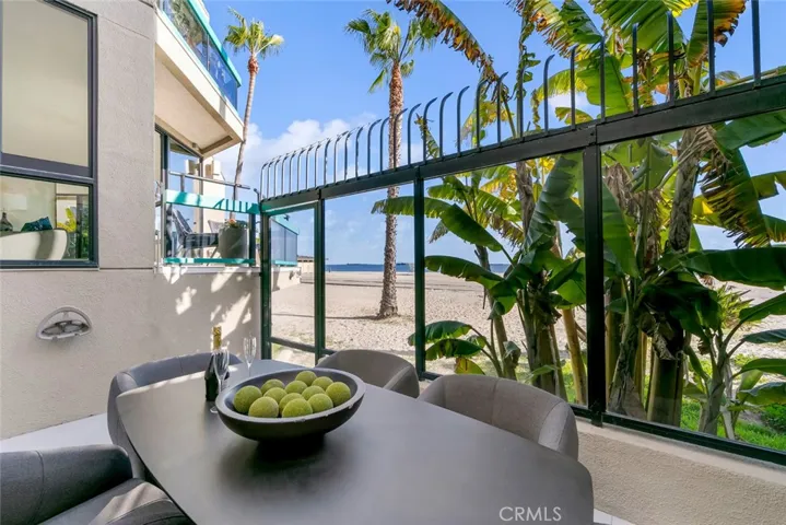 Private Entrance to the Beach, Ocean and Bikepath!