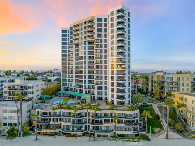 Beachfront and tower stacks, Ocean Club Poll, barbecues, sauna and workout room.
