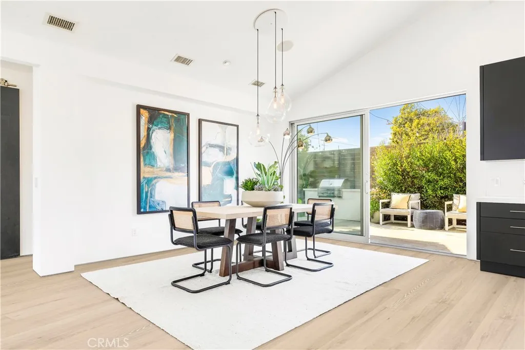 223 Robinhood Place, Costa Mesa, California 92627 home-pic-11