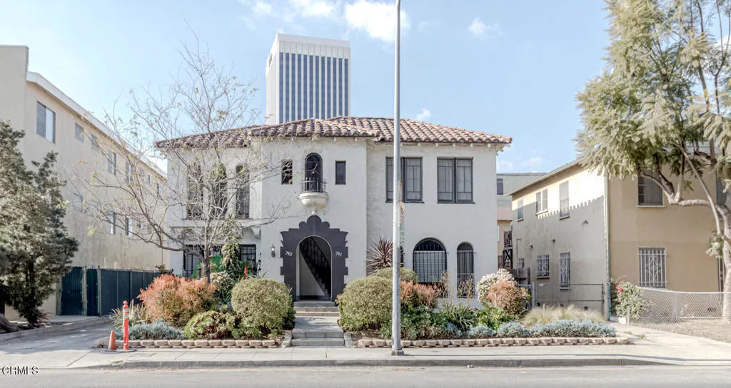 741 S Curson Avenue, Los Angeles, California 90036, ,Residential Income,For Sale,Curson,P1-21143