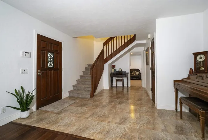 2675 Foothill Dr, Vista, California 92084