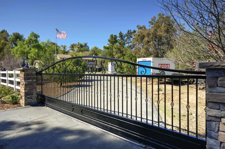 2675 Foothill Dr, Vista, California 92084