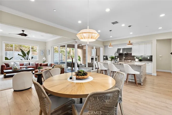 Eat-in kitchen
